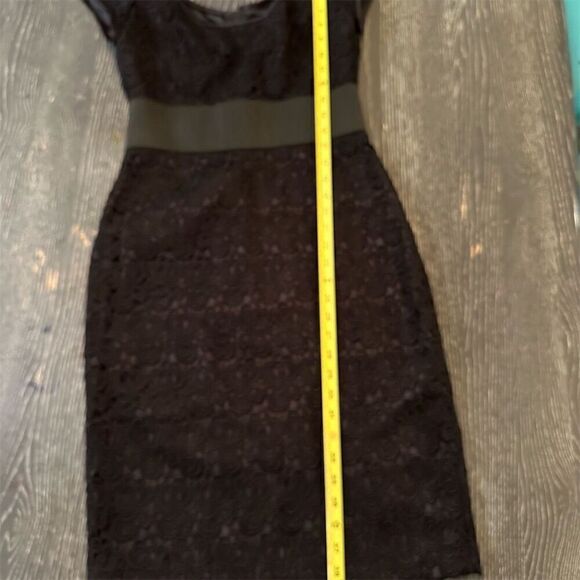 White House Black Market Black Lace Dress Cap Sleeve Knee Length Size 4 Formal - Picture 6 of 11